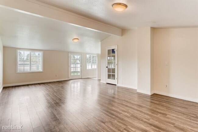 Building Photo - 1305 37th St SE