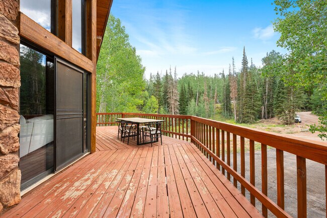 Building Photo - 656 Aspen Dr