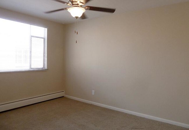 Building Photo - bedroom in Denver CO 80220