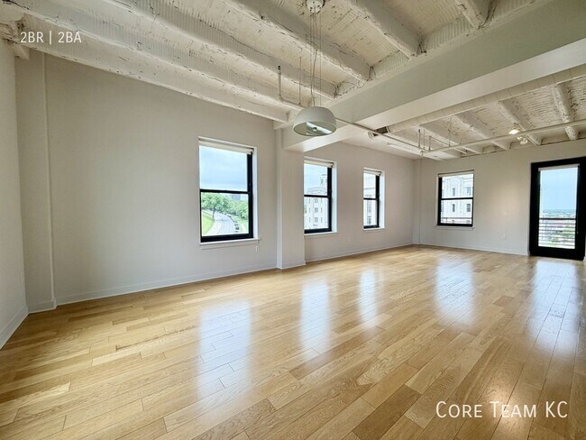 Building Photo - 217 W Pershing Rd