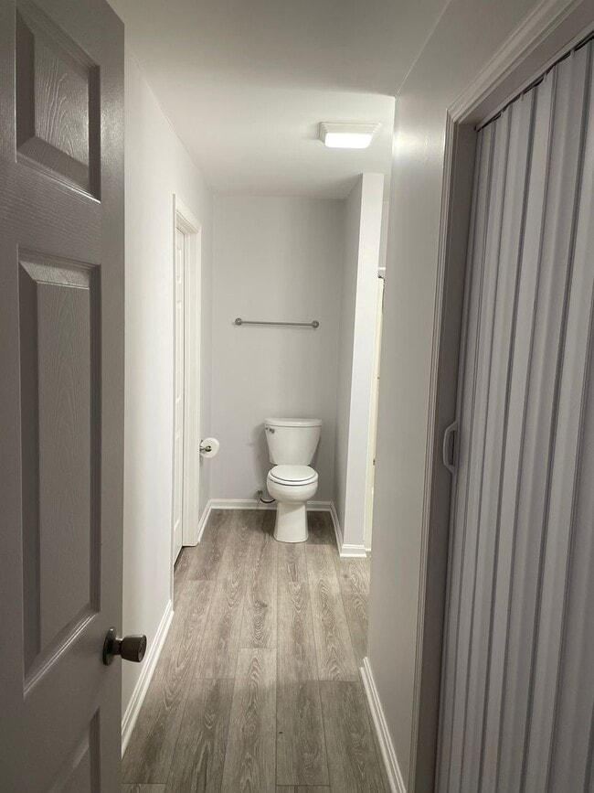 Building Photo - 380 Main Cross St