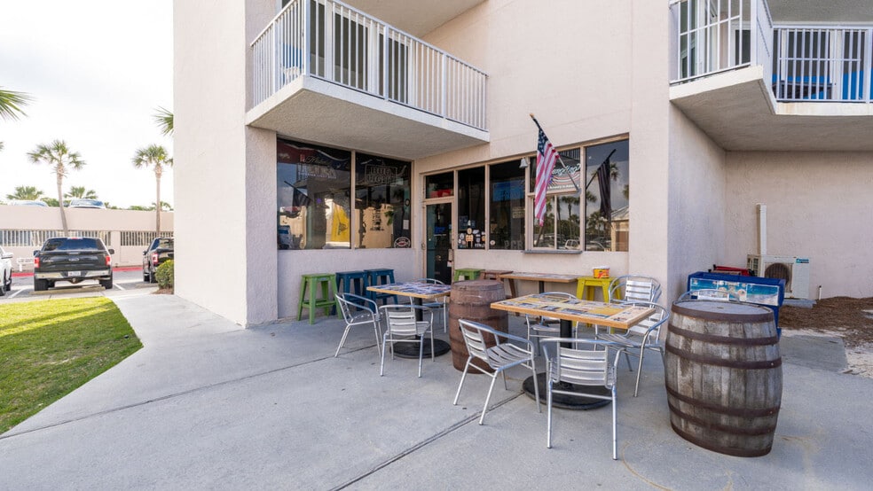 Building Photo - 7205 Thomas Dr