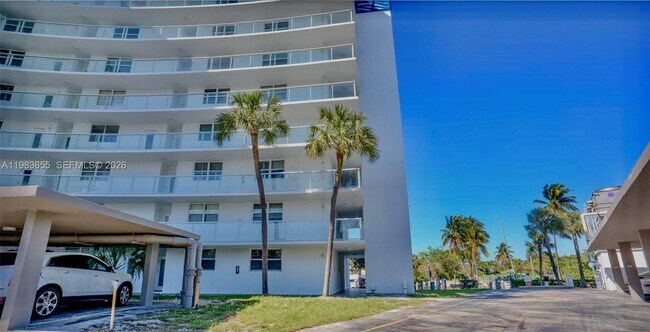 Building Photo - 2731 NE 14th Street Causeway