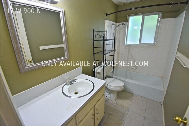 Building Photo - Lovely 4 Bed Orem Unit! No Deposit Option!