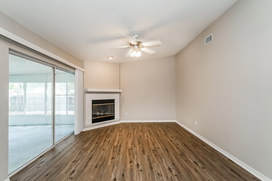 Building Photo - 4640 Burlington Rd