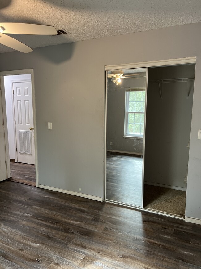 Building Photo - 539 Elm Ct