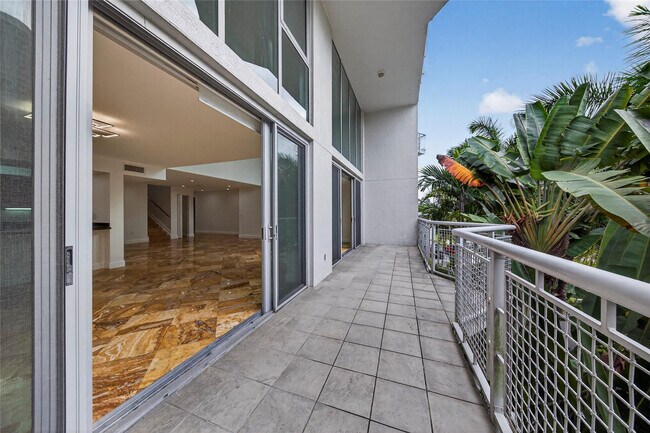 Building Photo - 900 SE 2nd St