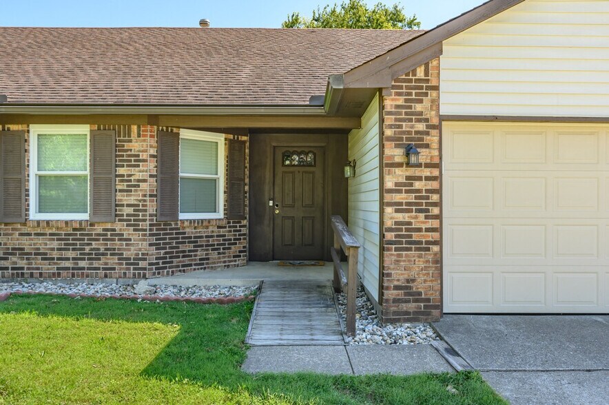 Building Photo - 8209 Parsley Ln