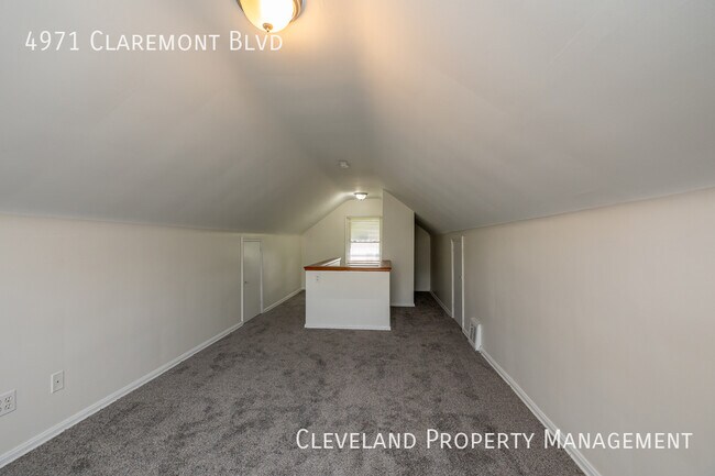 Building Photo - Charming Garfield Hts. Home