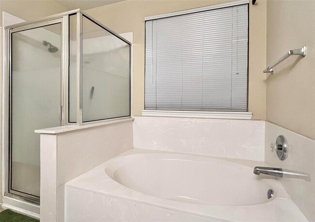 Building Photo - 222 Mossy Rock Dr