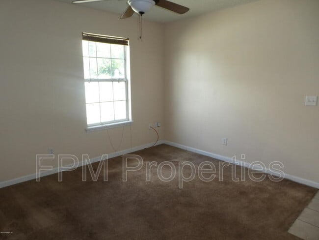 Building Photo - 1017 Crestwood St