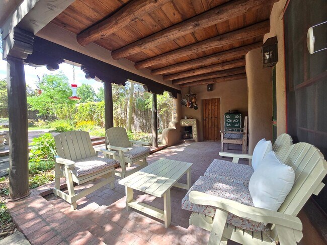 Building Photo - 770 Acequia Madre