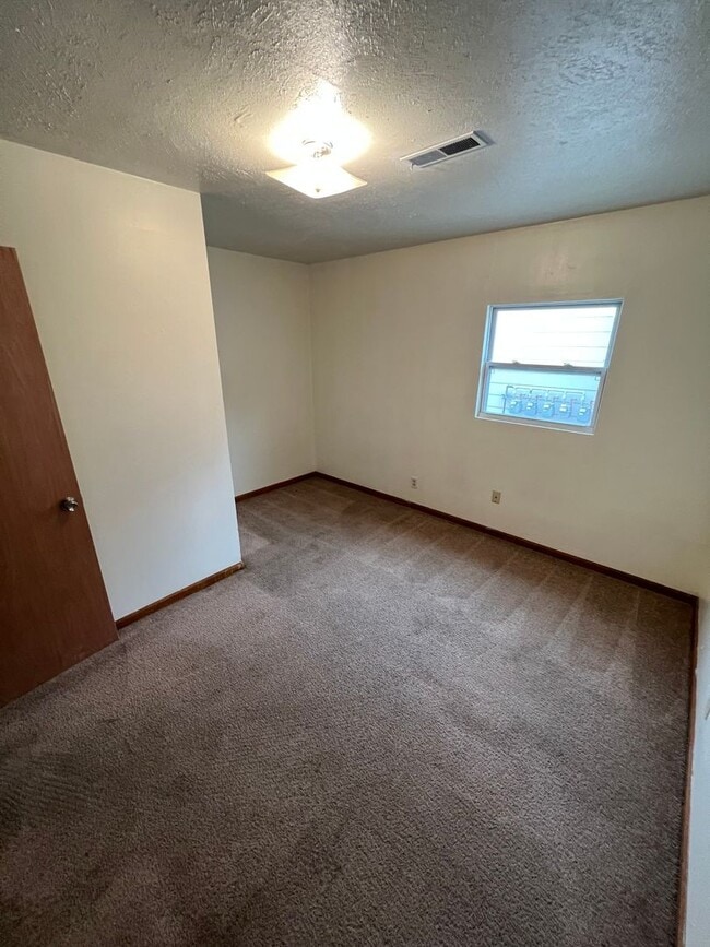 Building Photo - 216-218 W Home St