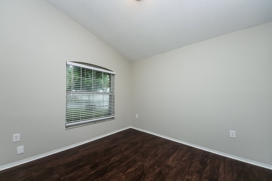 Building Photo - 2160 Jessa Dr