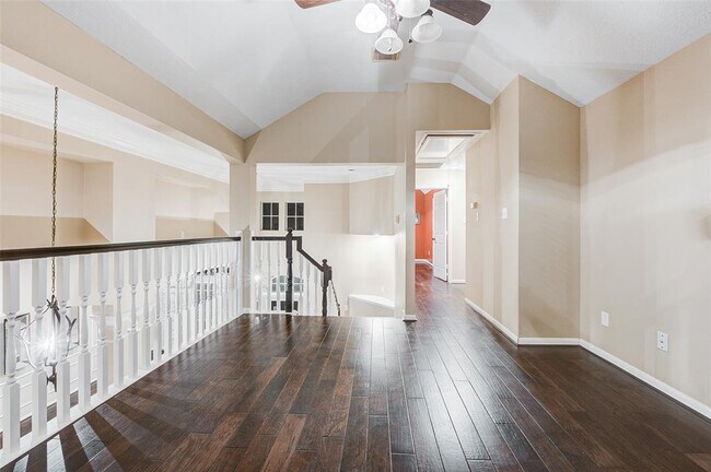 Building Photo - 815 Pointe Loma Dr