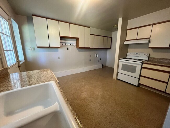 Building Photo - 13625 Mt Olympus St