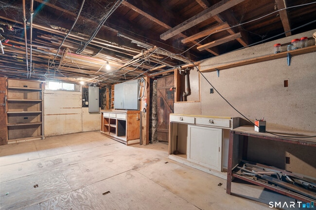 Building Photo - 48 Anderson St