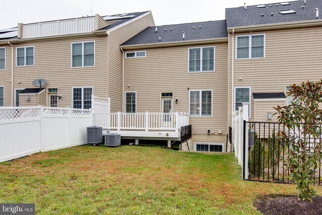 Building Photo - 8526 Pine Springs Dr