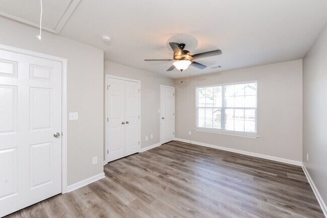 Building Photo - 122 Village Pkwy