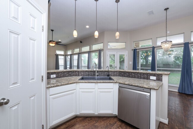 Building Photo - 105 Lawrence Marshall Dr