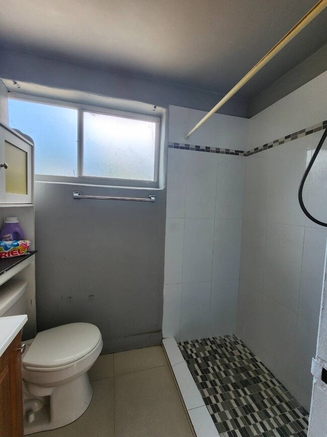 Building Photo - 350 SW 15th Ave