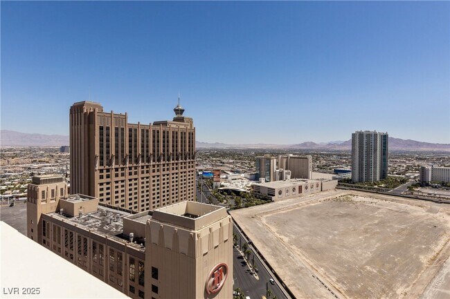 Building Photo - 2700 S Las Vegas Blvd