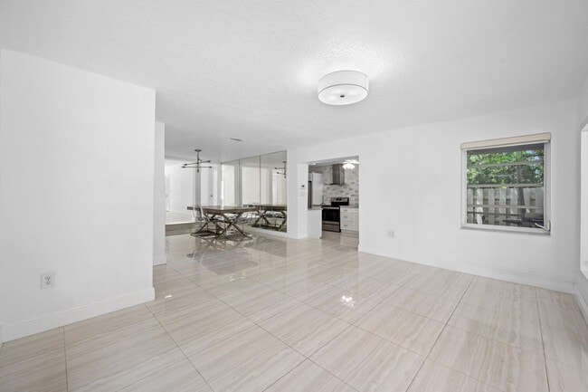 Building Photo - 1311 Monroe St