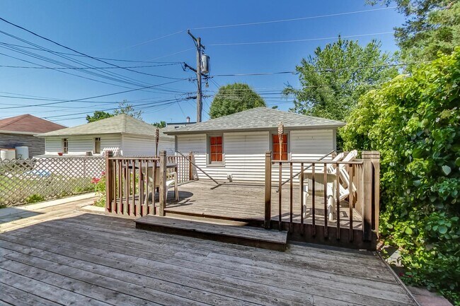 Building Photo - 1814 Wesley Ave