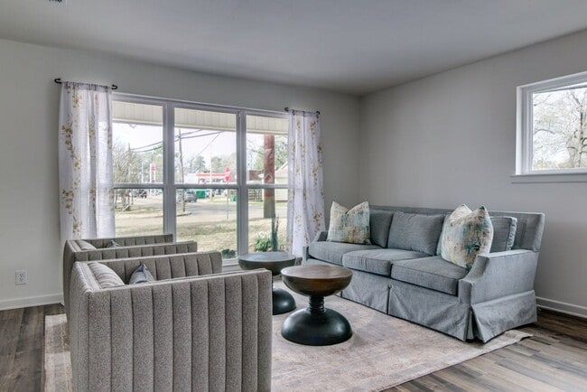 Building Photo - Beautifully Renovated Historic Home with a Large Backyard!