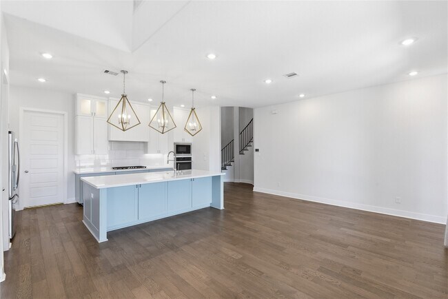 Building Photo - 15314 Viviente Dr