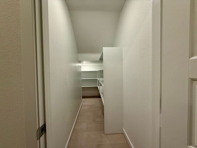 Building Photo - BRAND NEW 3 BED 2.5 BATH 2 BALCONY 2 CAR GARAGE TOWNHOUSE IN HENDERSON FOR RENT!!