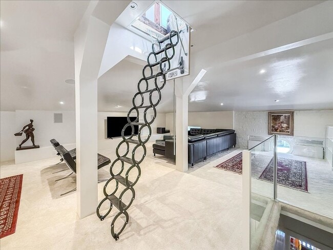 Building Photo - Historic, Character-Rich House - 3 Bed, 3 Bath (2 Full, 2 Half)