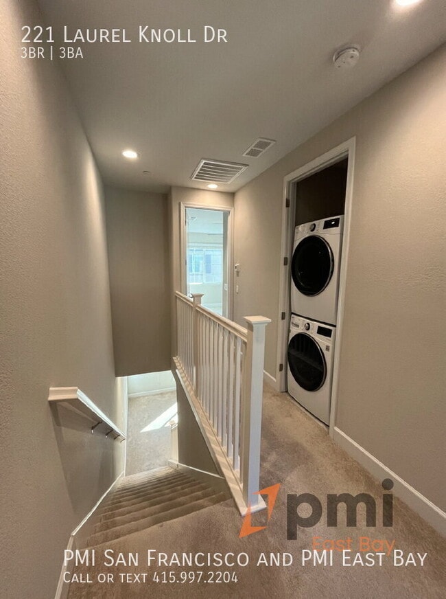 Building Photo - 221 Laurel Knoll Dr