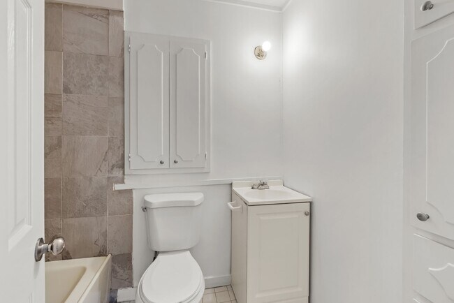 Building Photo - Charming 3 Bedroom, 2 Bathroom house