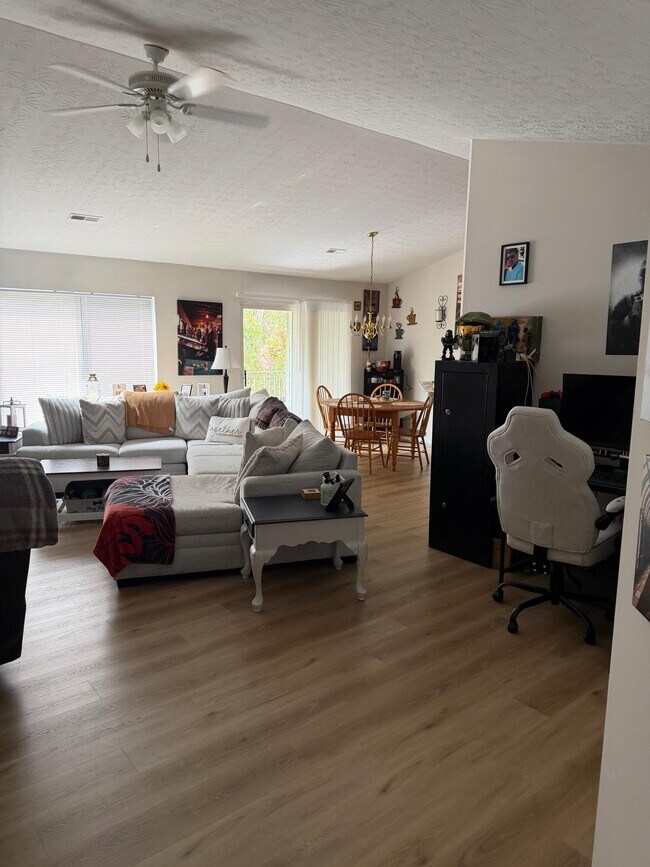 Building Photo - 1400 Taramore Dr