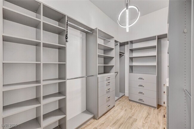 Building Photo - 3395 Stone View Ave