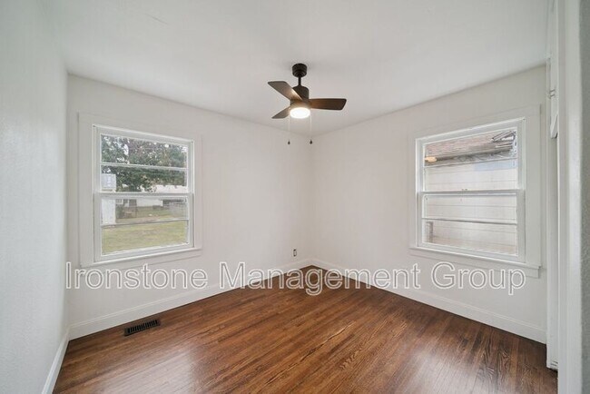 Building Photo - 219 E 45th Ct