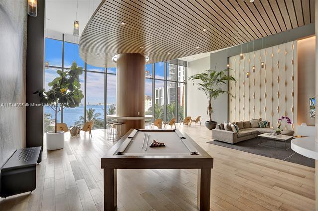 Building Photo - 460 NE 28th St