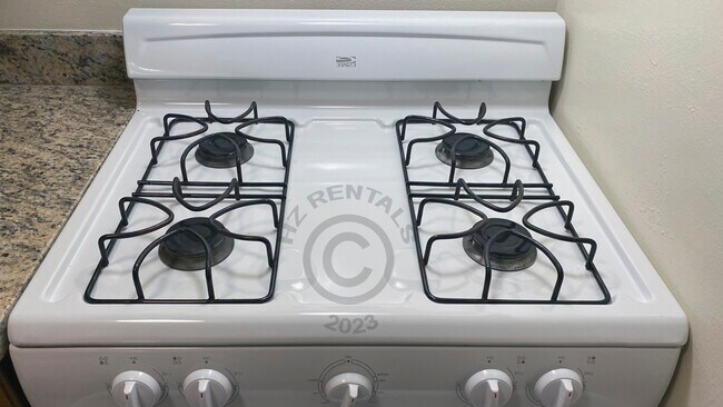 Building Photo - 4651 Cahuenga Blvd