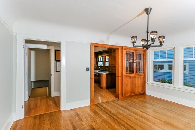 Building Photo - Updated Ravenna 4 Bed / 2 Bath Home