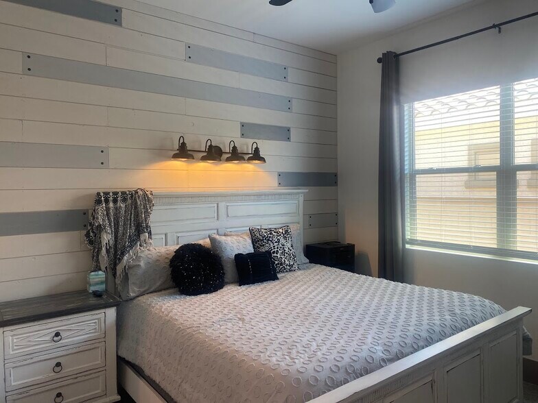 Building Photo - 19848 W Monterosa St