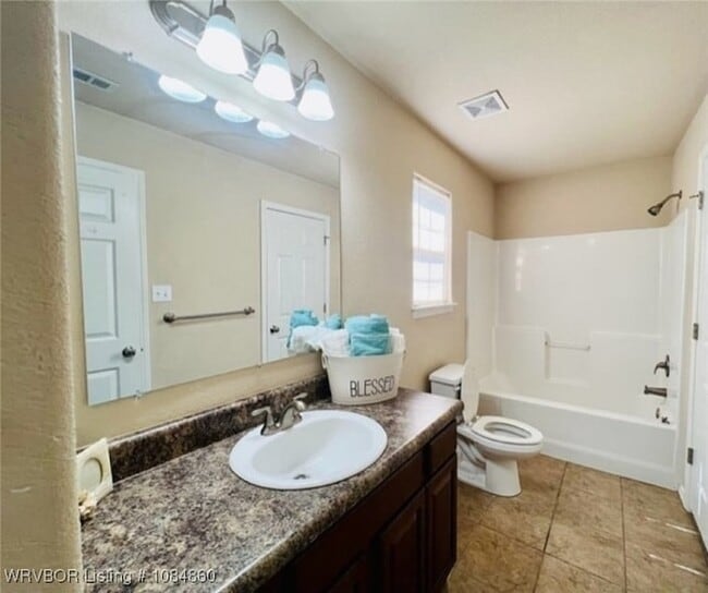 Building Photo - 8214 Huntington Way