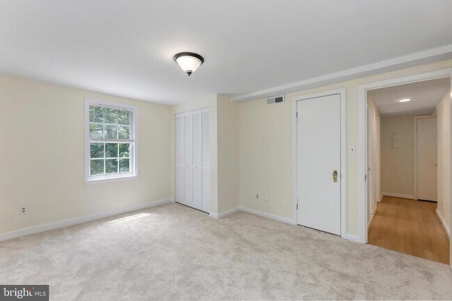 Building Photo - 820 S Arlington Mill Dr