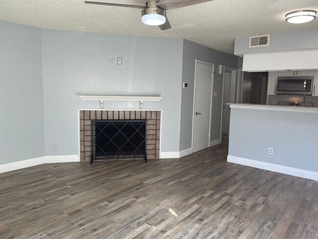 Building Photo - Briarpark Village