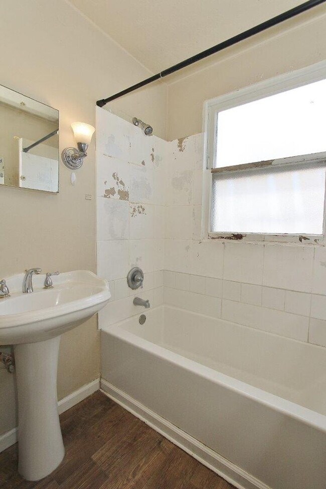 Building Photo - Charming Home in Caldwell