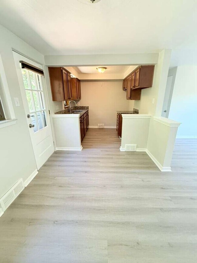 Building Photo - Fabulous 3 bed 1 bath House in Penn Hills