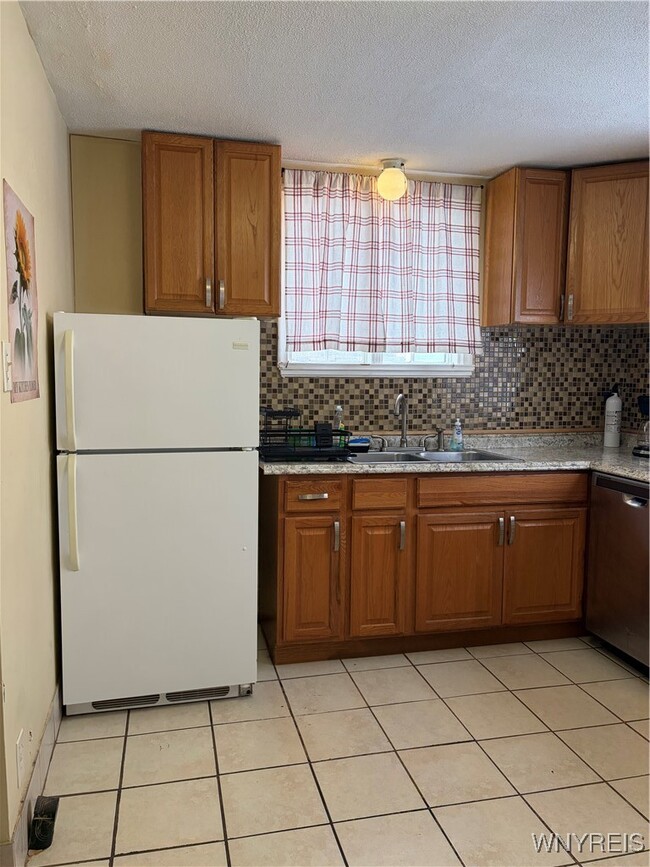 Building Photo - 624 16th St