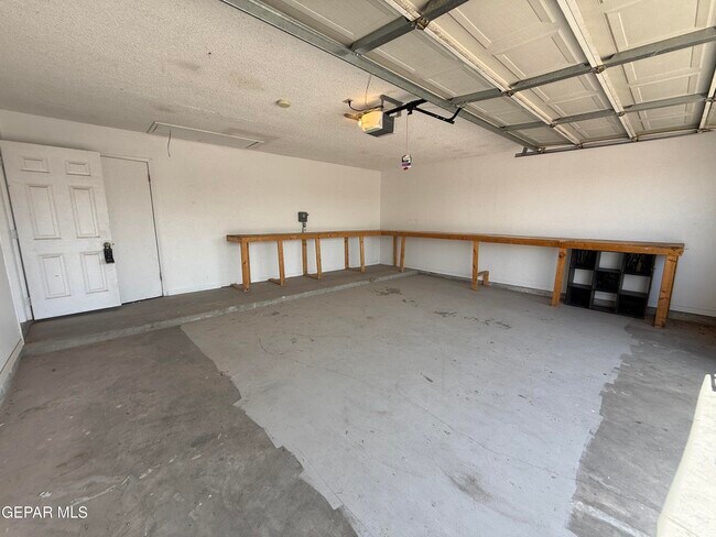Building Photo - 7113 El Cajon Dr