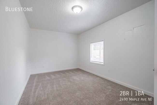 Building Photo - 2 Bedroom Duplex in Salem - Available for ...