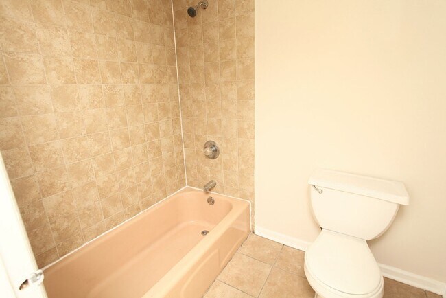 Building Photo - 5847 N Winthrop Ave